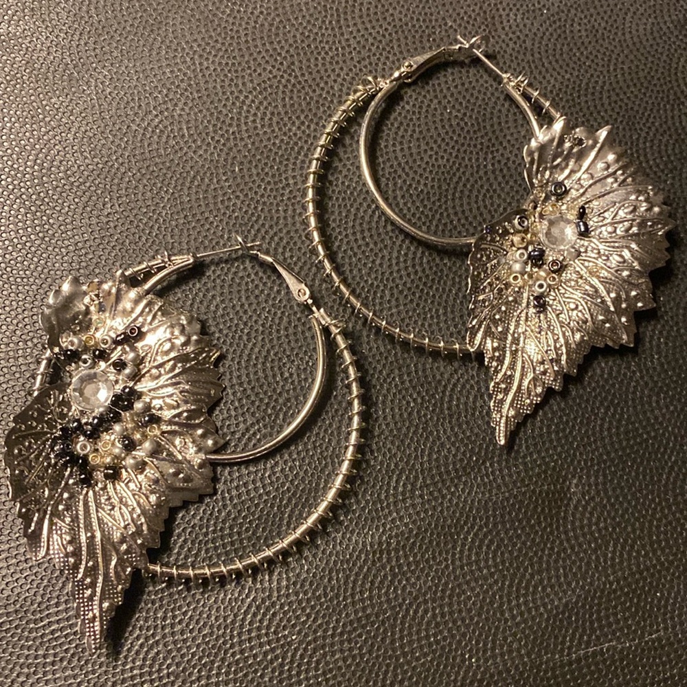 Vintage Silver tone Huge hoop dangling pierced Earrings with leaf with beads - Picture 3 of 9